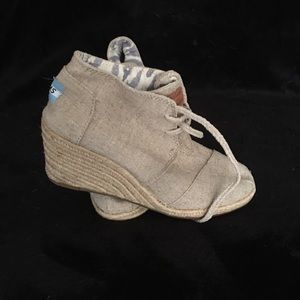 Toms wedge canvas bootie. Color beige, size 6.5